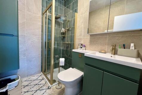 bathroom 4.jpg