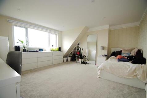 Top Floor Rear Bedroom.jpg