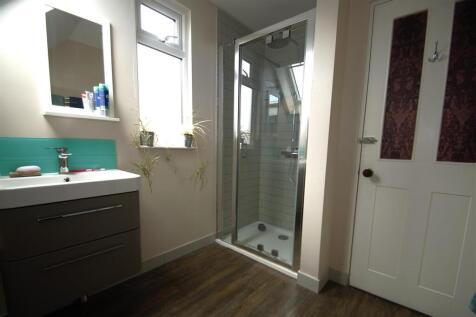Top Floor Bathroom.jpg