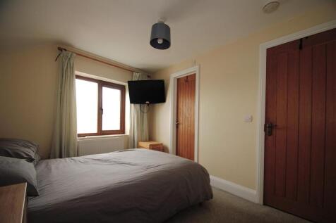 Bedroom 1.jpg