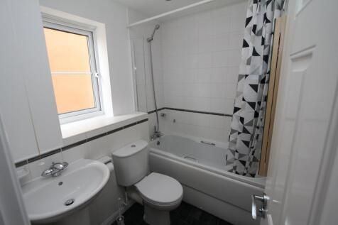 123MA 100 Bathroom(S).JPG