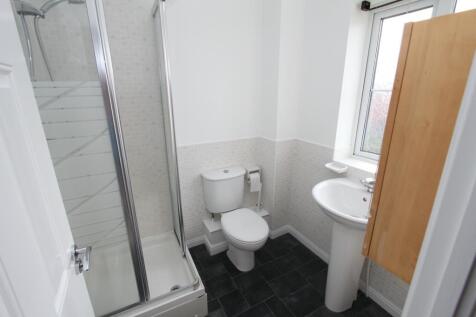 123MA 110 En-suite(S).JPG