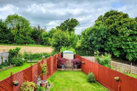 SOUTH-FACING REAR GARDEN
