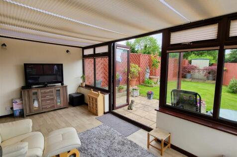 LARGE DOUBLE GLAZED CONSERVATORY
