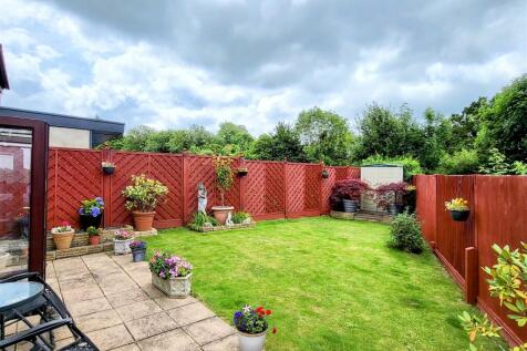 SOUTH-FACING REAR GARDEN
