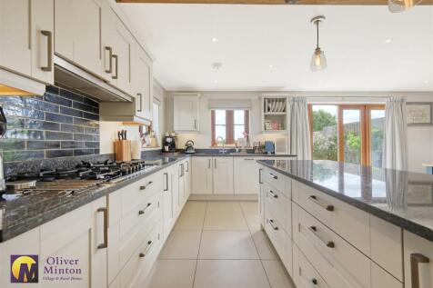 SUPERB KITCHEN/FAMILY ROOM