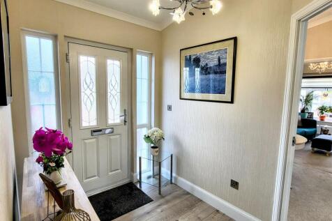 SPACIOUS HALLWAY
