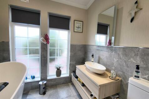 LUXURY BATHROOM