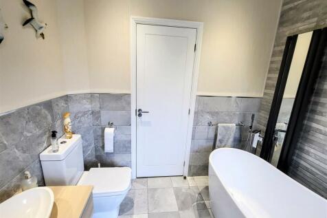LUXURY BATHROOM