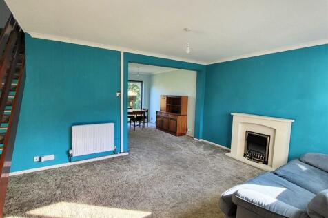 L-SHAPED LOUNGE/DINING ROOM