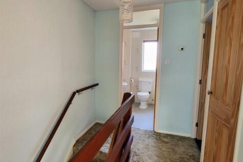 FIRST FLOOR LANDING