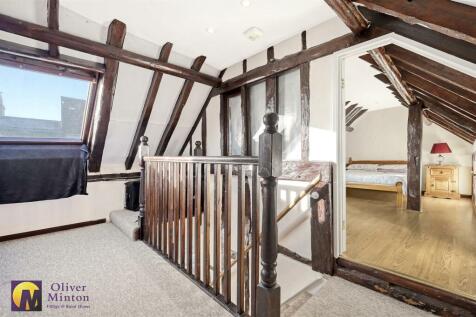 FIRST FLOOR LANDING