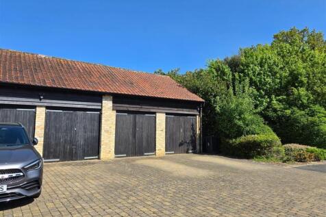 GARAGE &amp; PARKING