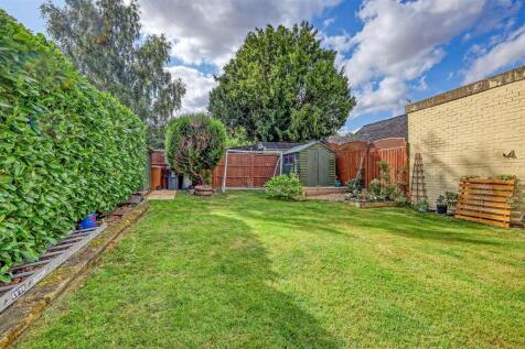 SUPERB REAR GARDEN