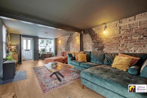 STYLISH LIVING ROOM