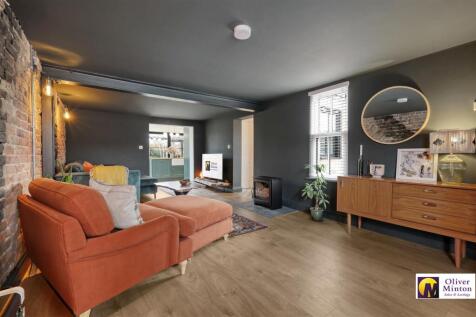 STYLISH LIVING ROOM