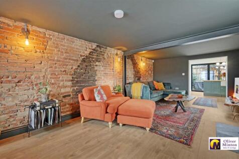 STYLISH LIVING ROOM