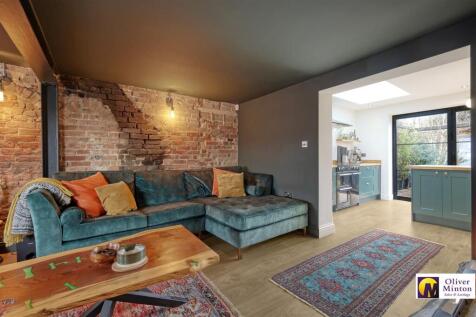 STYLISH LIVING ROOM