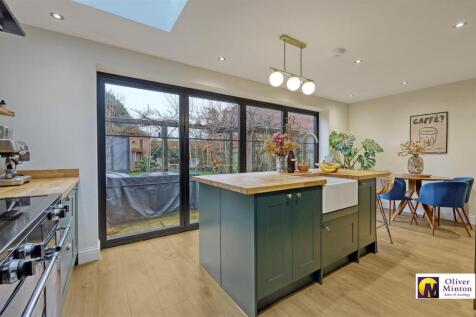 SUPERB KITCHEN / DINING ROOM