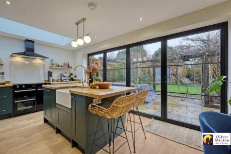 SUPERB KITCHEN / DINING ROOM