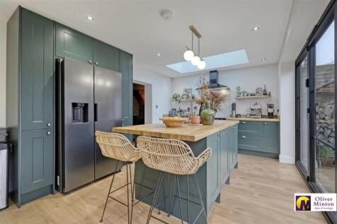 SUPERB KITCHEN / DINING ROOM