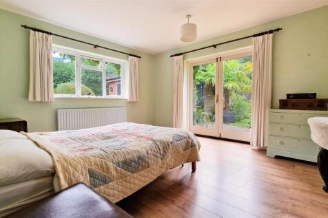 Bedroom 1b.jpg