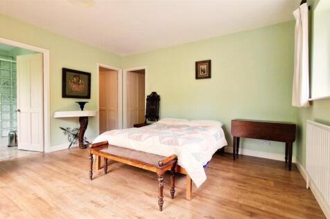 Bedroom 1a.jpg