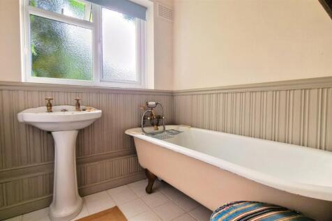 Bathroom A.jpg