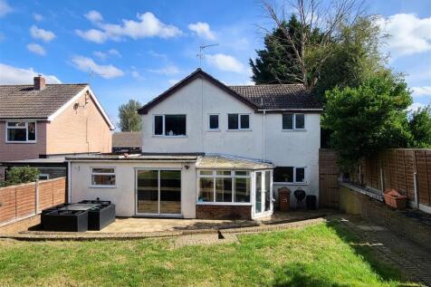 ENCLOSED REAR GARDEN