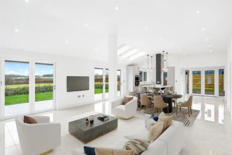 SUPERB OPEN PLAN LIVING ROOM / KITCHEN