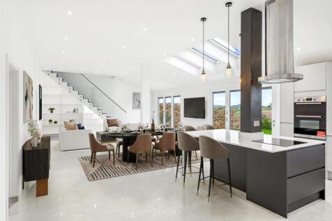 SUPERB OPEN PLAN LIVING ROOM / KITCHEN