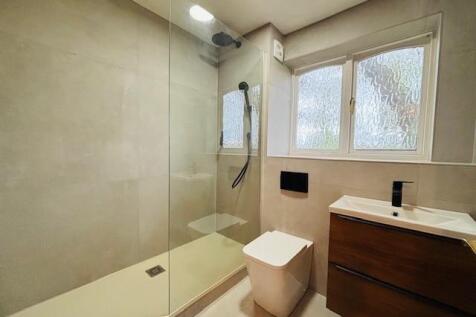 Bathroom 1.jpg