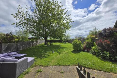 SUPERB REAR GARDEN