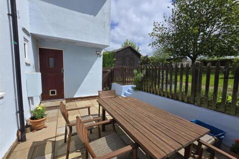 SUPERB REAR GARDEN