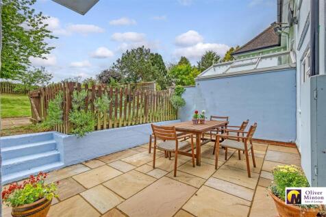 SUPERB REAR GARDEN