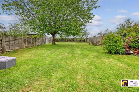 SUPERB REAR GARDEN