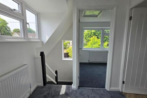 FIRST FLOOR LANDING