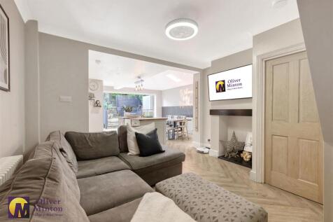 OPEN-PLAN THROUGH LOUNGE/KITCHEN DINER