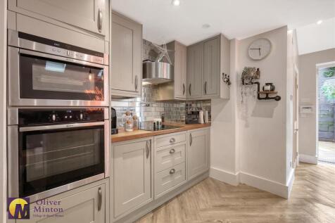 OPEN-PLAN THROUGH LOUNGE/KITCHEN DINER