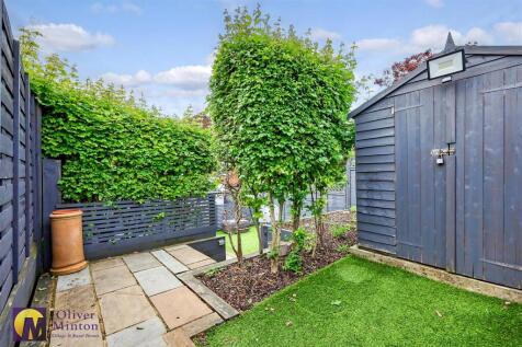 LANDSCAPED REAR GARDEN