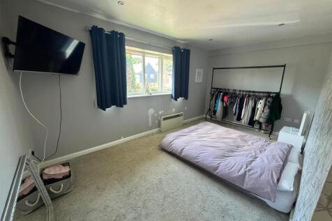 bedroom2.jpeg