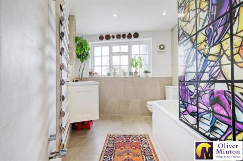 Spacious Bathroom