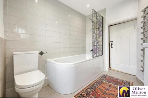 Spacious Bathroom