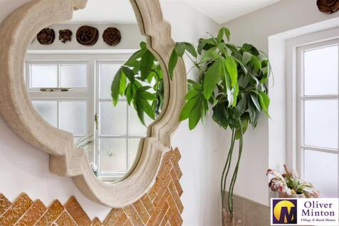 Spacious Bathroom