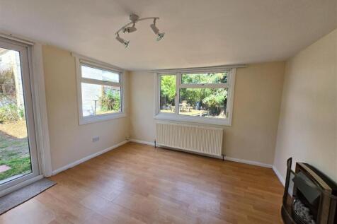 PLAYROOM/FAMILY ROOM