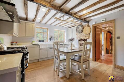 Attractive Kitchen/Breakfast Room
