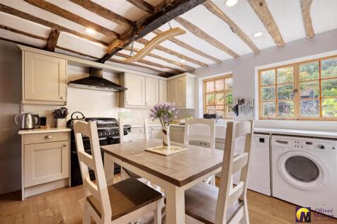 Attractive Kitchen/Breakfast Room