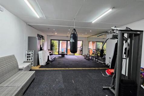 Impressive Games Room / Studio