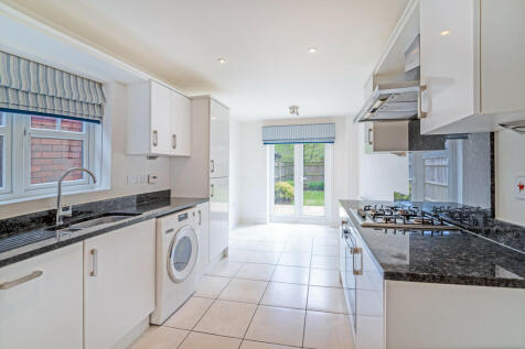 Detached 4 Bed 2 ...