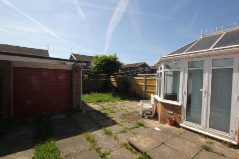 Garden. Garage 